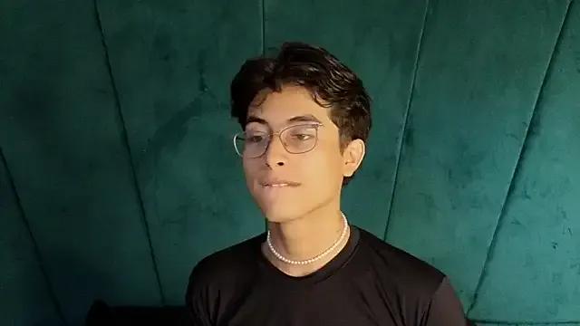 Aaron_Eze from StripChat is Freechat