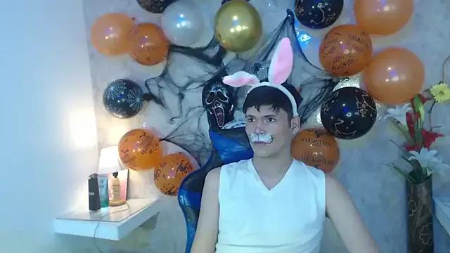 Aaron_Foxxx from StripChat is Freechat