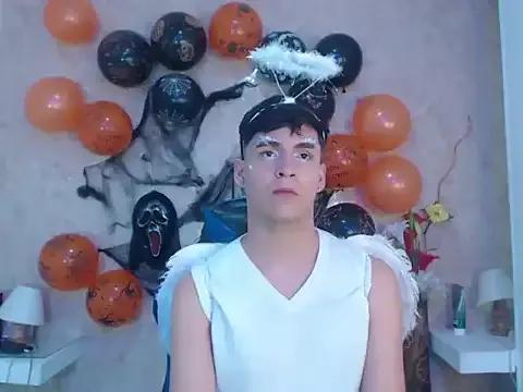 Aaron_Foxxx from StripChat is Freechat