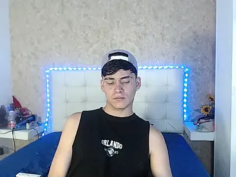 Aaron_Foxxx on StripChat 