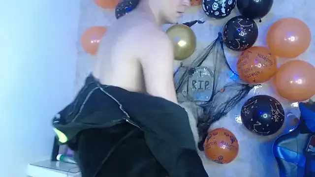 Aaron_Foxxx on StripChat 