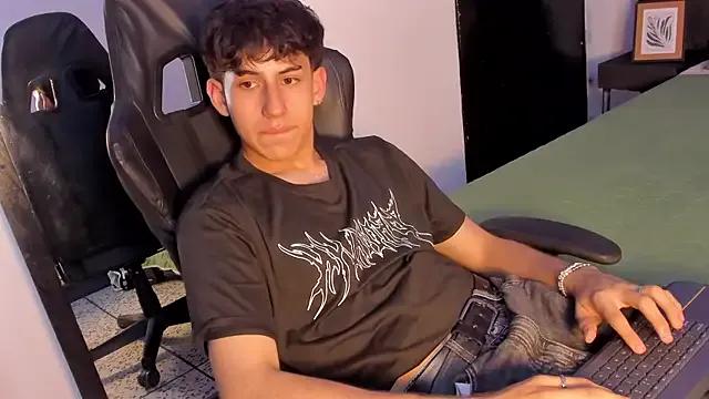 Aaron_Spencer13 from StripChat