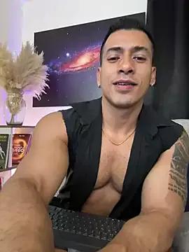 aaroncolombia from StripChat