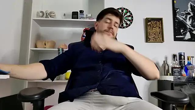 aaronlegend_ from StripChat is Freechat