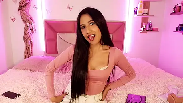 AdaharaBanks from StripChat