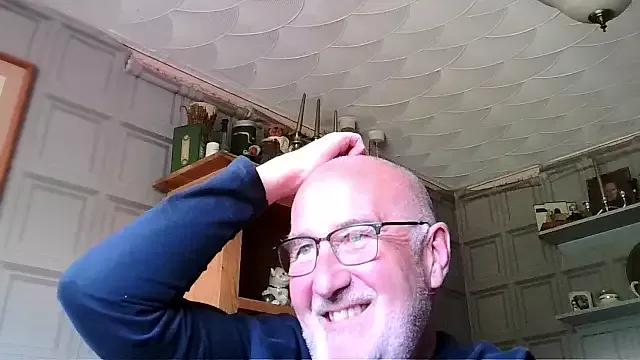 Adamdaddybear from StripChat