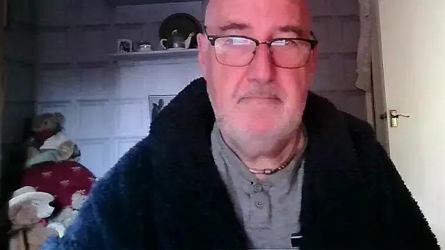 Adamdaddybear from StripChat