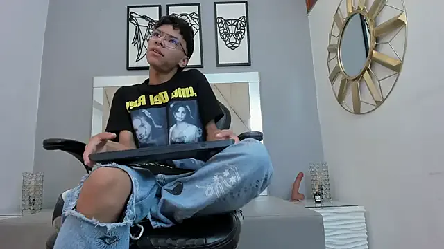 adams_bobby on StripChat 