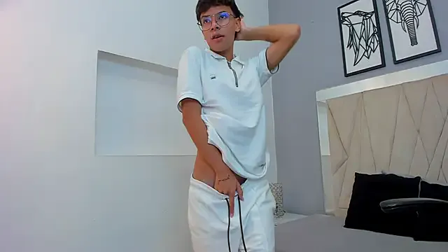 adams_bobby on StripChat 