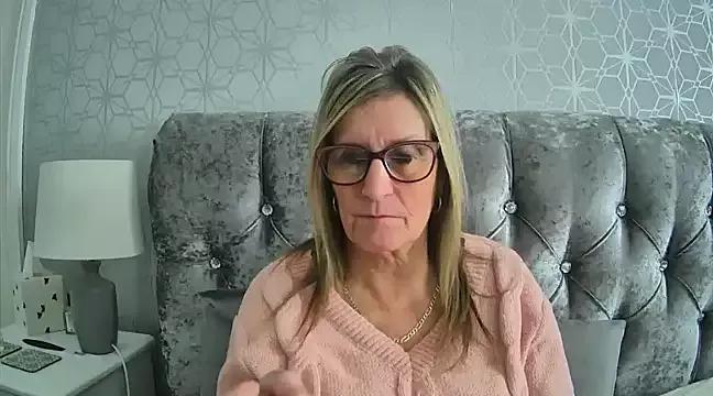 Additive_Mature_Linda from StripChat