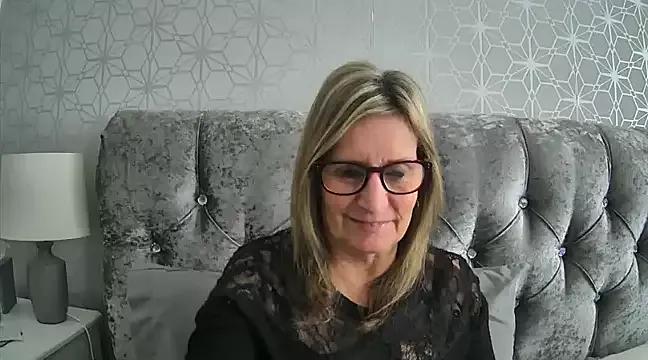 Additive_Mature_Linda from StripChat