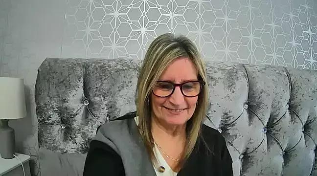Additive_Mature_Linda from StripChat