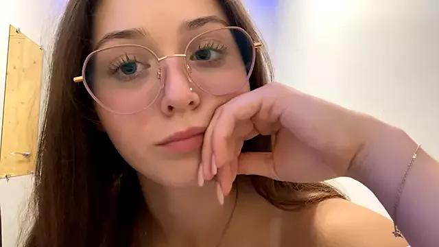 Adel_strongwoman from StripChat is Freechat