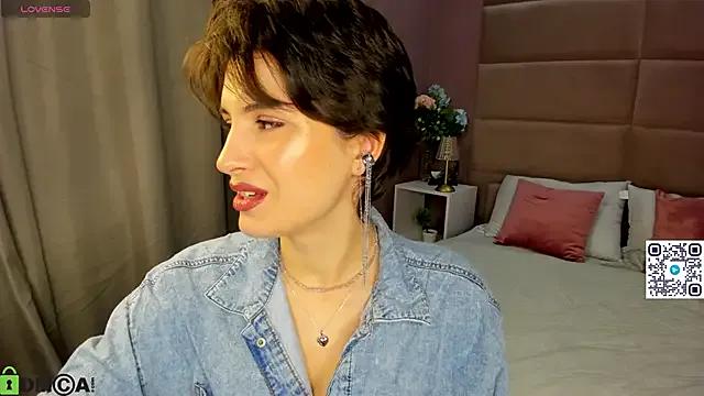 Adeline_Perle from StripChat is Freechat