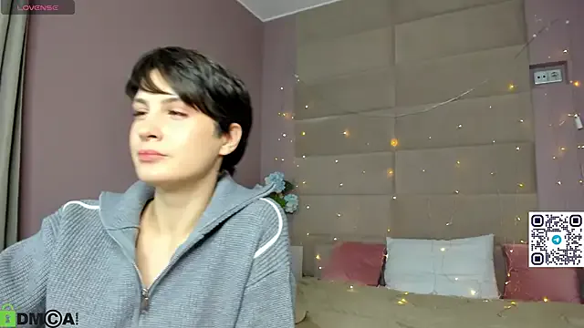 Adeline_Perle from StripChat is Freechat