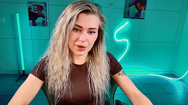 AdelLoyss from StripChat is Freechat