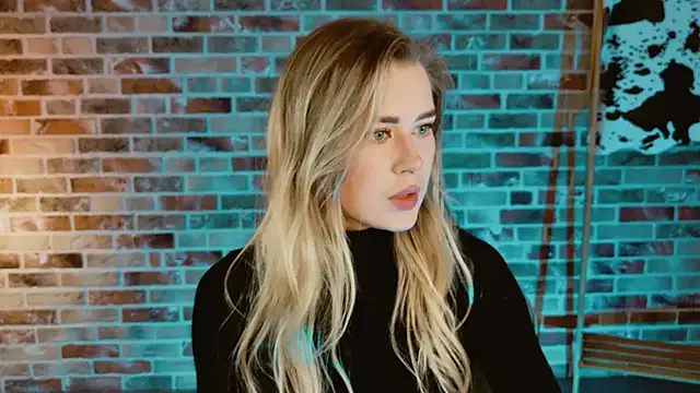 AdelLoyss from StripChat is Freechat