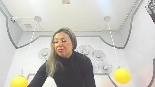AdrianaDiamon from StripChat is Freechat