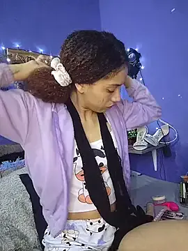 Adrianita-Fox from StripChat is Freechat