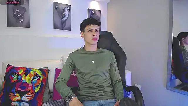 AdrianRinaldi from StripChat is Freechat