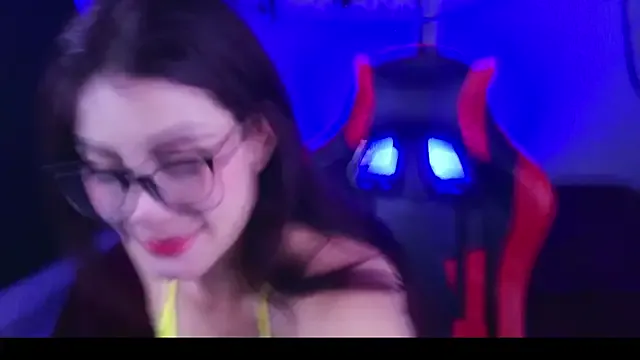 Ailish_colin from StripChat is Freechat