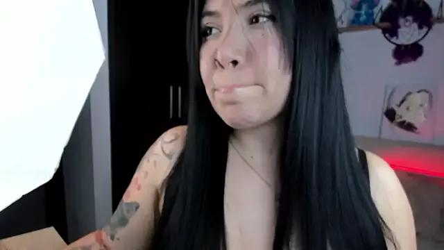 AilynRed from StripChat is Freechat
