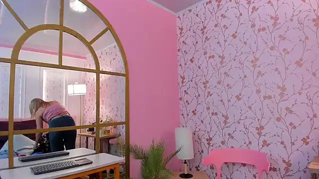 ailynross from StripChat is Freechat