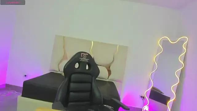 Try our streaming cams variety and talk on a personal level with our adorable girls streamers, showing off their bountiful shapes and dildos.