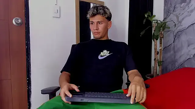 Alan-Smith1 from StripChat