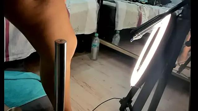 Alana78bigtits from StripChat