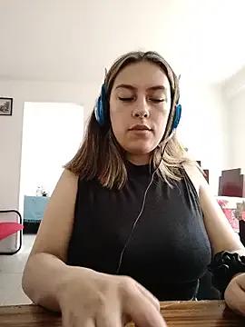 AlanaDesire from StripChat