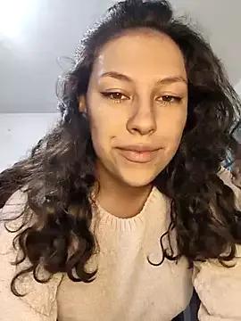 AlanaDesire from StripChat is Freechat