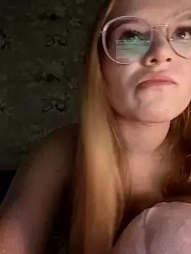 AlanaPIINK from StripChat