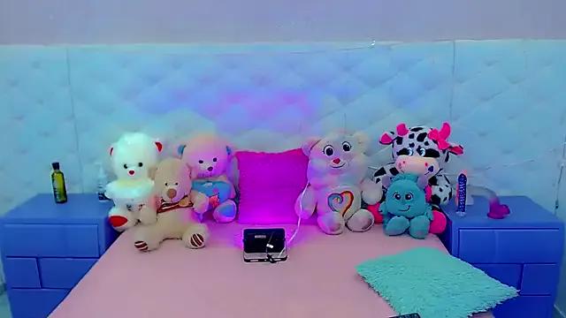 Try our streaming cams variety and talk on a personal level with our adorable girls streamers, showing off their bountiful shapes and dildos.