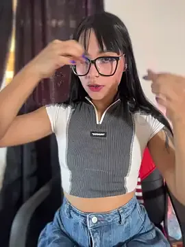 AlannaDollx on StripChat 