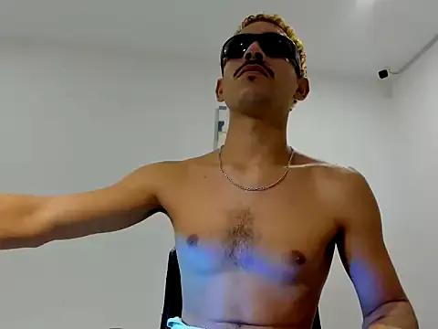 AlanTrickz365 from StripChat is Freechat