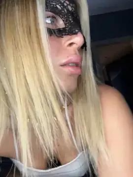 Alba_bianca from StripChat