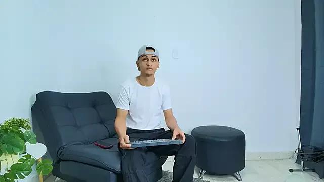 Ale_and_Thiago from StripChat is Freechat