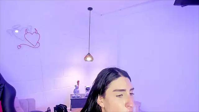 alejasantorini_dl on StripChat