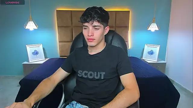 AlejooTwink from StripChat is Freechat