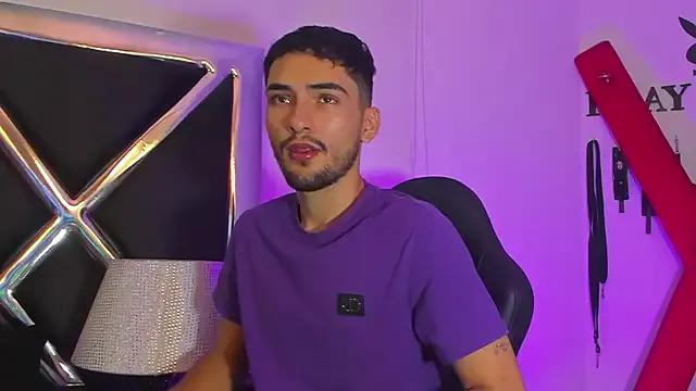 AlekRuizx from StripChat is Freechat