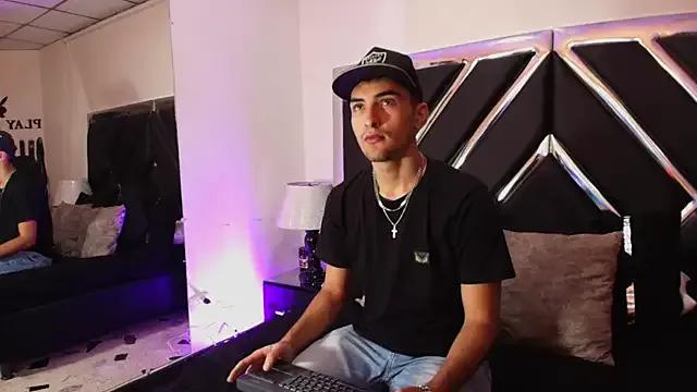 AlekRuizx from StripChat