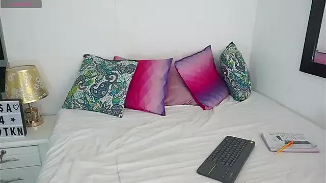 AlessaMaya from StripChat is Freechat