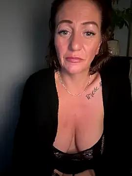 AlessandraBee from StripChat is Freechat