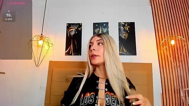 Try our streaming cams variety and talk on a personal level with our adorable girls streamers, showing off their bountiful shapes and dildos.