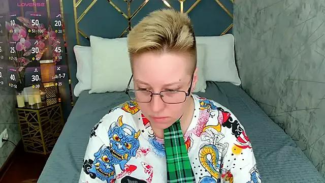 AlexandraGreen from StripChat is Freechat
