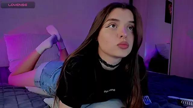 AlexandraMarlow from StripChat is Freechat