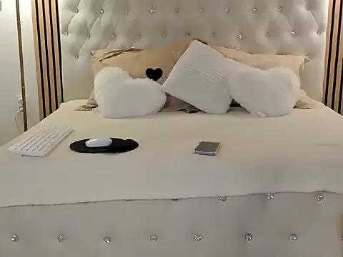 Try our streaming cams variety and talk on a personal level with our adorable girls streamers, showing off their bountiful shapes and dildos.