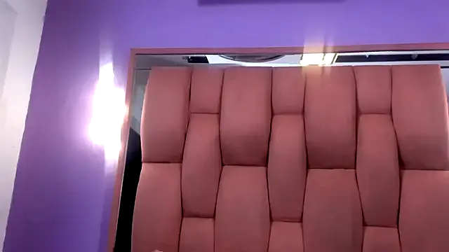 ALICASTILLOVIP from StripChat is Freechat