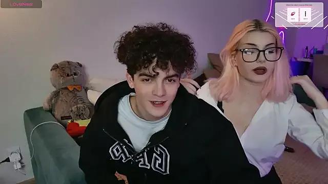 Try our streaming cams variety and talk on a personal level with our adorable girls streamers, showing off their bountiful shapes and dildos.